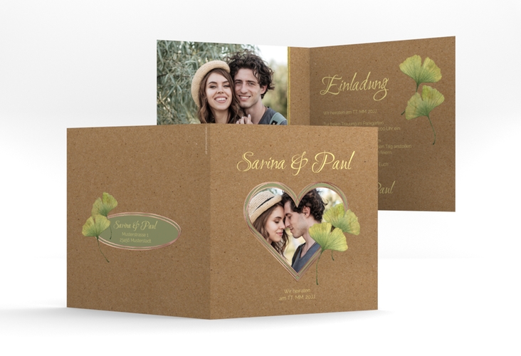 Hochzeitseinladung Ginko quadr. Klappkarte Kraftpapier rosegold mit Herz und zwei Ginkgo-Blättern
