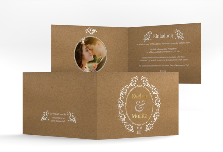 Hochzeitseinladung Gypsophila A6 Klappkarte quer Kraftpapier gold im Vintage-Stil mit Blumenkranz aus Schleierkraut