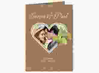 Einladungskarte Hochzeit Ginko A6 Klappkarte hoch Kraftpapier mit Herz und zwei Ginkgo-Blättern