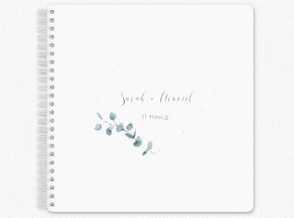 Klick: Details zu Gästebuch Hochzeit "Greenheart" anzeigen Gästebuch Hochzeit Greenheart Ringbindung gold mit elegantem Herz und Eukalyptus-Zweig