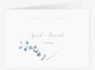 Klick: Details zu Hochzeitseinladung "Greenheart" anzeigen Hochzeitseinladung Greenheart A6 Klappkarte quer grau mit elegantem Herz und Eukalyptus-Zweig