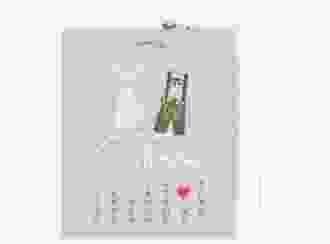 Save the Date-Kalenderblatt Trachtenhochzeit Kalenderblatt-Karte beige mit Dirndl und Lederhose