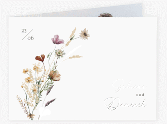 Klick: Details zu Hochzeitseinladung "Sauvages" anzeigen Hochzeitseinladung Sauvages A6 Klappkarte quer weiss mit getrockneten Wiesenblumen