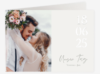 Klick: Details zu Danksagungskarte Hochzeit "Day" anzeigen Danksagungskarte Hochzeit Day A6 Klappkarte quer weiss mit Datum im minimalistischen Design