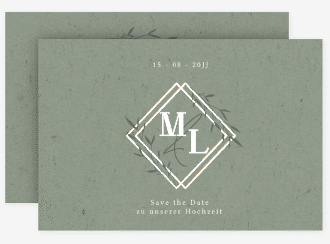 Save the Date-Karte Greenletter A6 Karte quer gruen mit Initialen in elegantem Goldrahmen mit Blättern