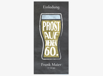 Einladung 60. Geburtstag Bierglas lange Karte hoch schwarz mit Weizenglas auf Schiefertafel-Hintergrund