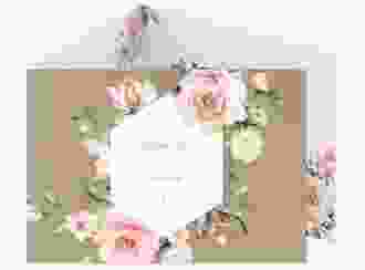 Hochzeitseinladung Graceful A6 Doppel-Klappkarte Kraftpapier mit Rosenblüten in Rosa und Weiß