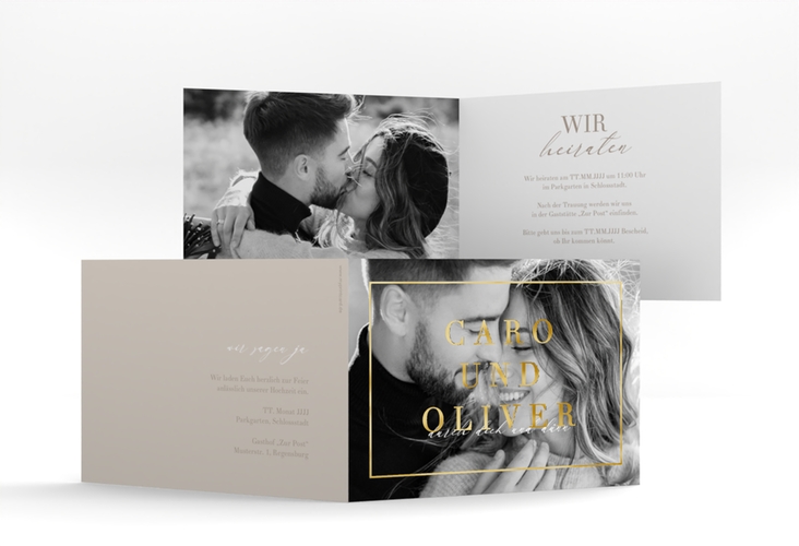 Hochzeitseinladung Moment A6 Klappkarte quer gold mit Schwarzweiß-Foto des Brautpaars