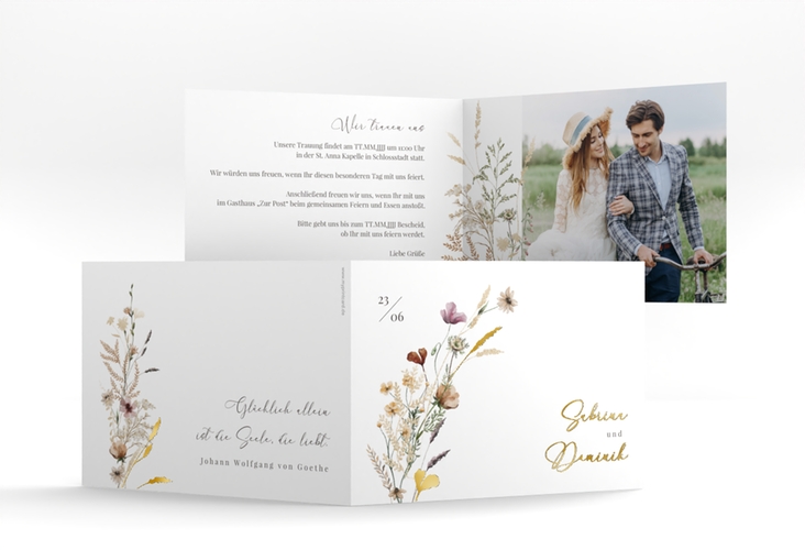Hochzeitseinladung Sauvages A6 Klappkarte quer gold mit getrockneten Wiesenblumen