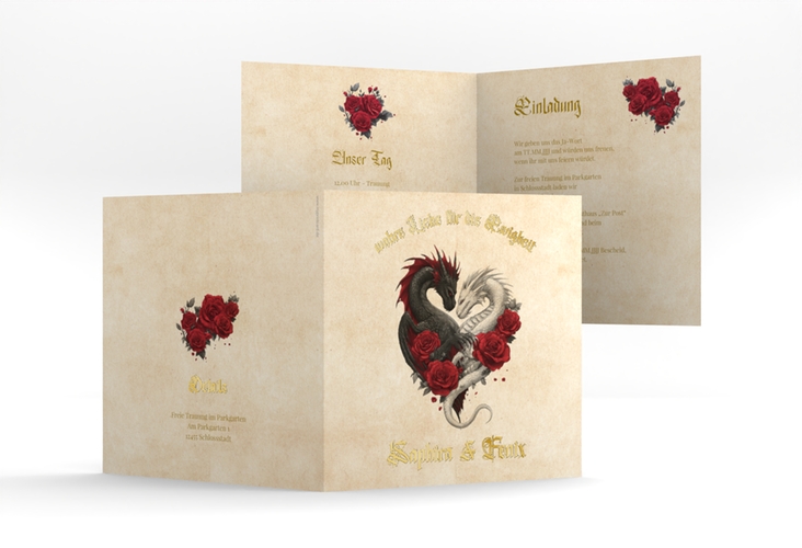 Hochzeitseinladung Drachenliebe quadr. Klappkarte gold mit schwarzem und weißem Drachen zu einem Herz verschlungen