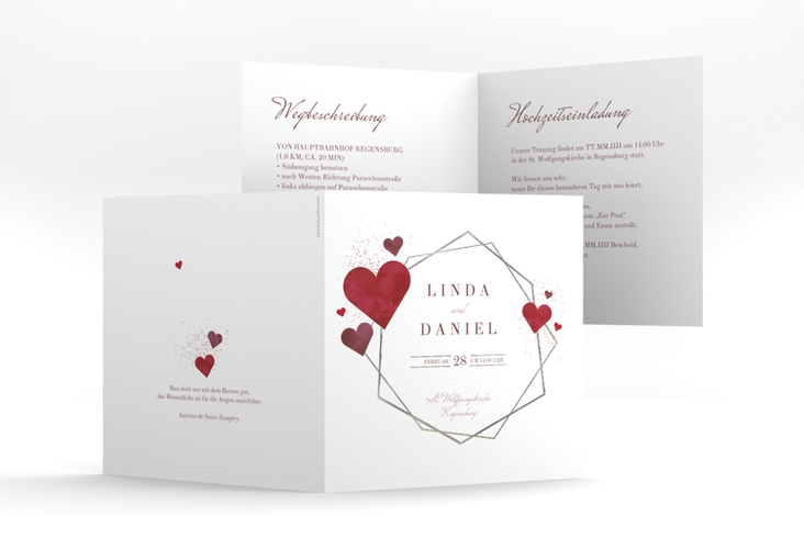 Hochzeitseinladung Herzlich quadr. Klappkarte silber mit Goldrahmen und roten Herzen