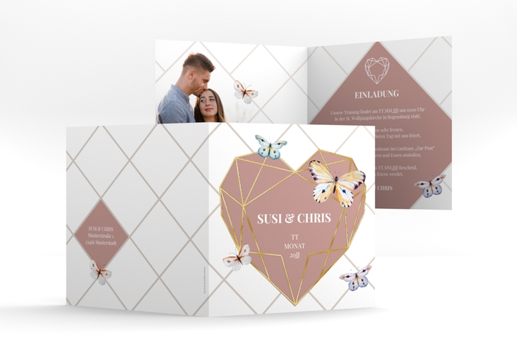 Hochzeitseinladung Butterfly quadr. Klappkarte gold mit Schmetterlingen und Herz im Geometric Design