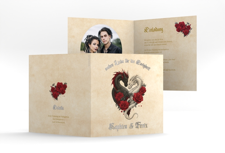 Hochzeitseinladung Drachenliebe quadr. Klappkarte silber mit schwarzem und weißem Drachen zu einem Herz verschlungen