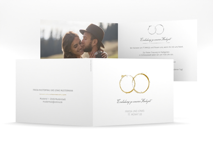 Hochzeitseinladung Trauringe mittlere Klappkarte quer grau gold minimalistisch gestaltet mit zwei Eheringen