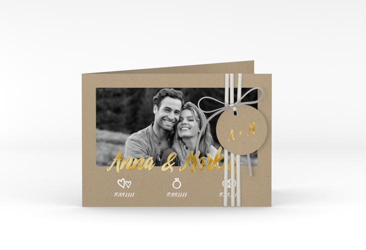 Hochzeitseinladung Icons A6 Klappkarte quer Kraftpapier gold in Kraftpapier-Optik mit Foto