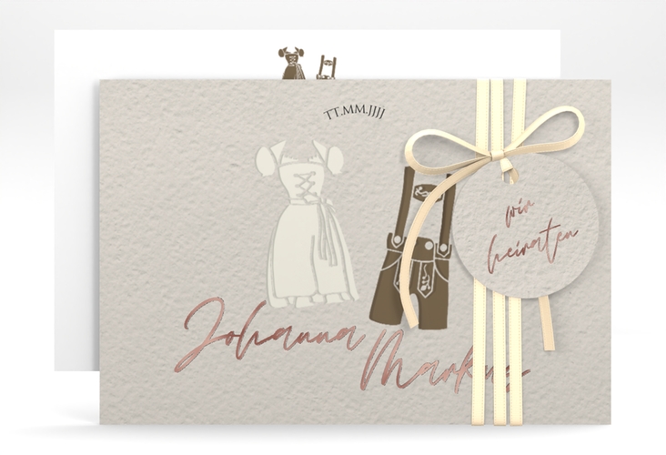 Save the Date-Karte Trachtenhochzeit A6 Karte quer beige rosegold mit Dirndl und Lederhose