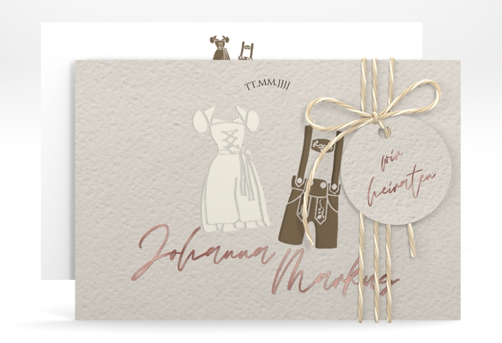 Save the Date-Karte Trachtenhochzeit A6 Karte quer beige rosegold mit Dirndl und Lederhose