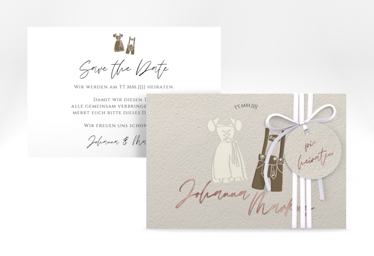 Save the Date-Karte Trachtenhochzeit A6 Karte quer beige rosegold mit Dirndl und Lederhose