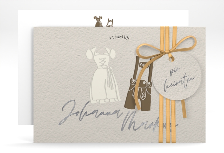 Save the Date-Karte Trachtenhochzeit A6 Karte quer beige silber mit Dirndl und Lederhose