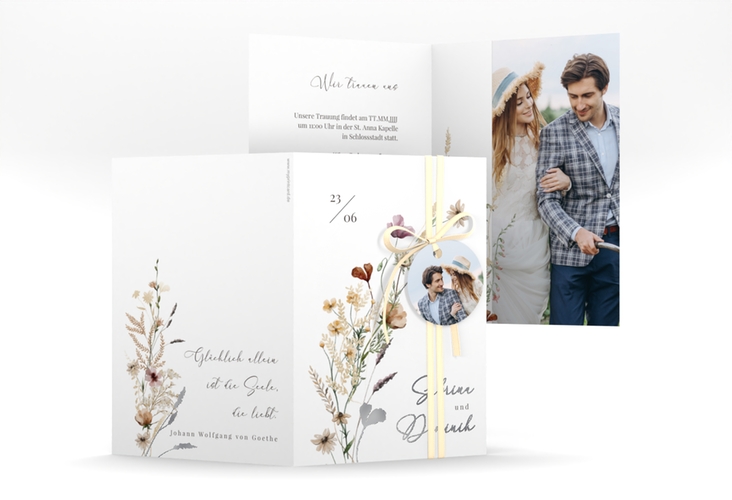 Einladungskarte Hochzeit Sauvages A6 Klappkarte hoch silber mit getrockneten Wiesenblumen