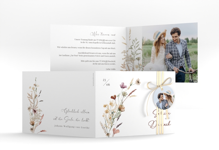 Hochzeitseinladung Sauvages A6 Klappkarte quer rosegold mit getrockneten Wiesenblumen