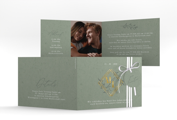 Hochzeitseinladung Greenletter A6 Klappkarte quer gold mit Initialen in elegantem Goldrahmen mit Blättern