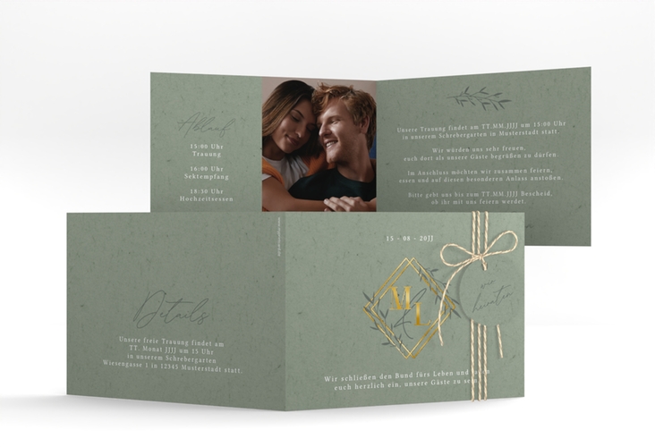 Hochzeitseinladung Greenletter A6 Klappkarte quer gold mit Initialen in elegantem Goldrahmen mit Blättern