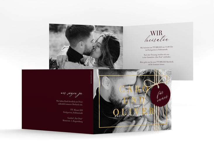 Hochzeitseinladung Moment A6 Klappkarte quer rot gold mit Schwarzweiß-Foto des Brautpaars