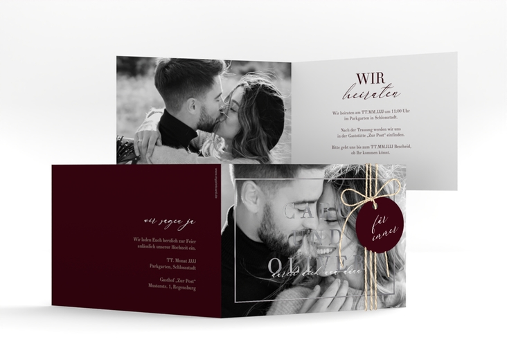 Hochzeitseinladung Moment A6 Klappkarte quer rot silber mit Schwarzweiß-Foto des Brautpaars