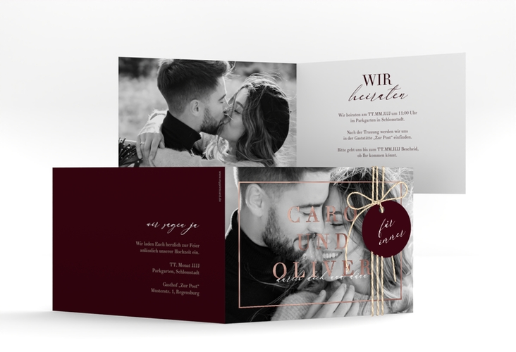 Hochzeitseinladung Moment A6 Klappkarte quer rot rosegold mit Schwarzweiß-Foto des Brautpaars
