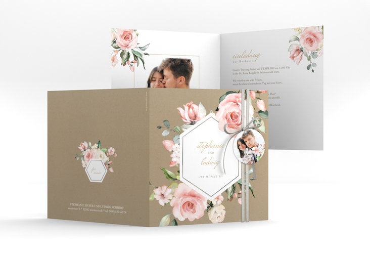 Hochzeitseinladung Graceful quadr. Klappkarte Kraftpapier silber mit Rosenblüten in Rosa und Weiß