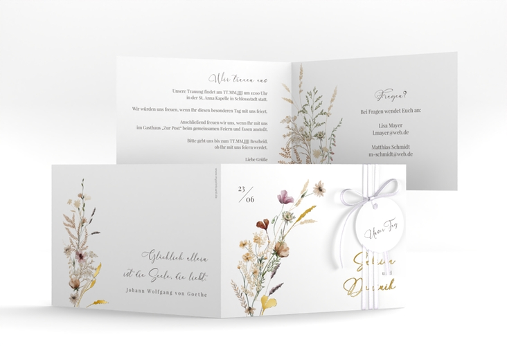 Hochzeitseinladung Sauvages A6 Klappkarte quer weiss gold mit getrockneten Wiesenblumen