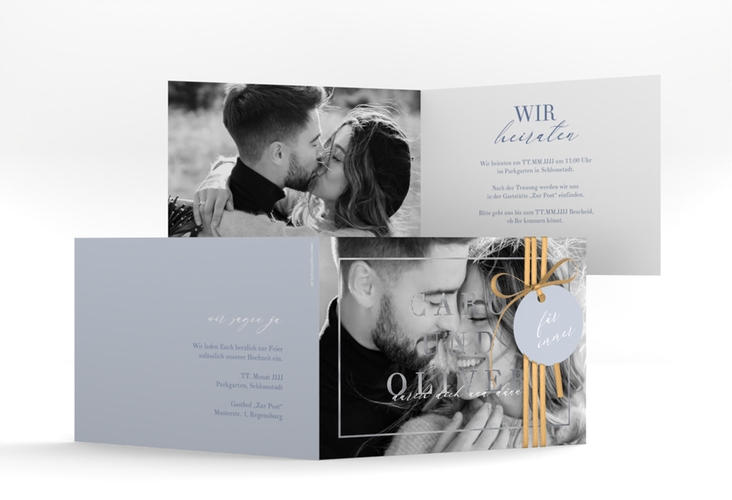 Hochzeitseinladung Moment A6 Klappkarte quer blau silber mit Schwarzweiß-Foto des Brautpaars