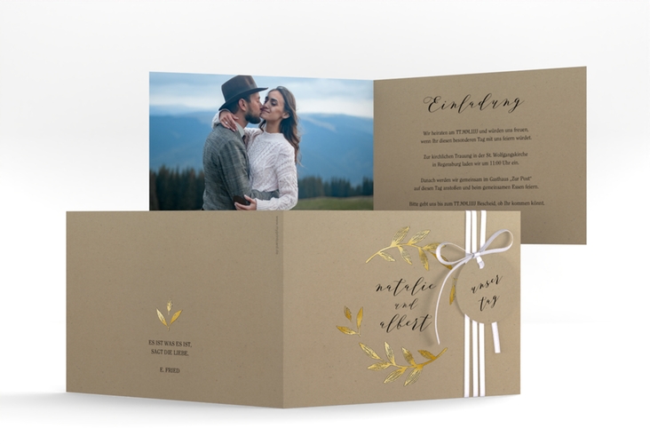 Hochzeitseinladung Naturelove A6 Klappkarte quer schwarz gold in Kraftpapier-Optik mit Blatt-Illustration