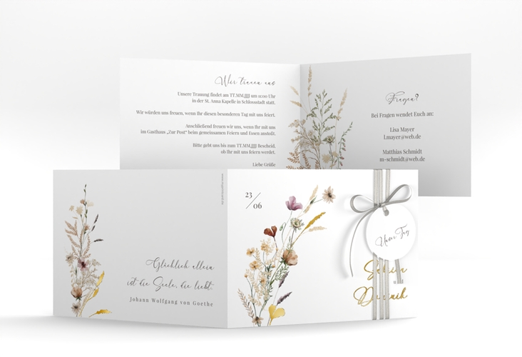 Hochzeitseinladung Sauvages A6 Klappkarte quer weiss gold mit getrockneten Wiesenblumen