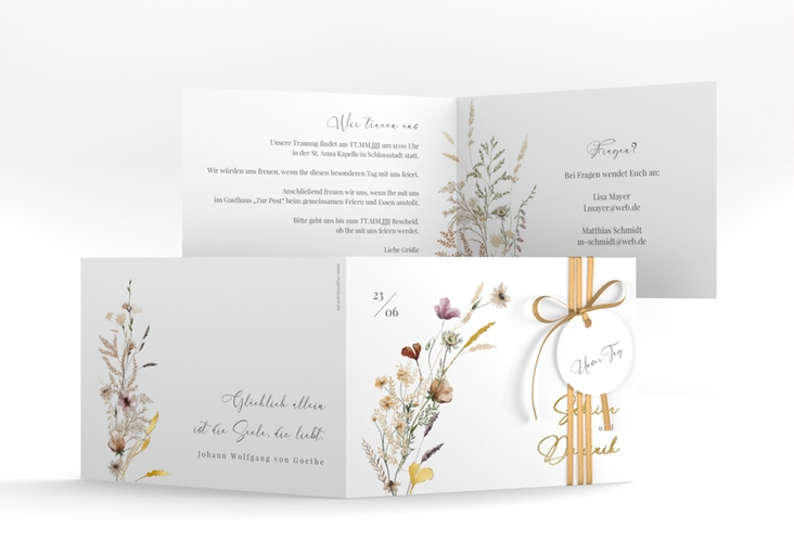 Hochzeitseinladung Sauvages A6 Klappkarte quer weiss gold mit getrockneten Wiesenblumen