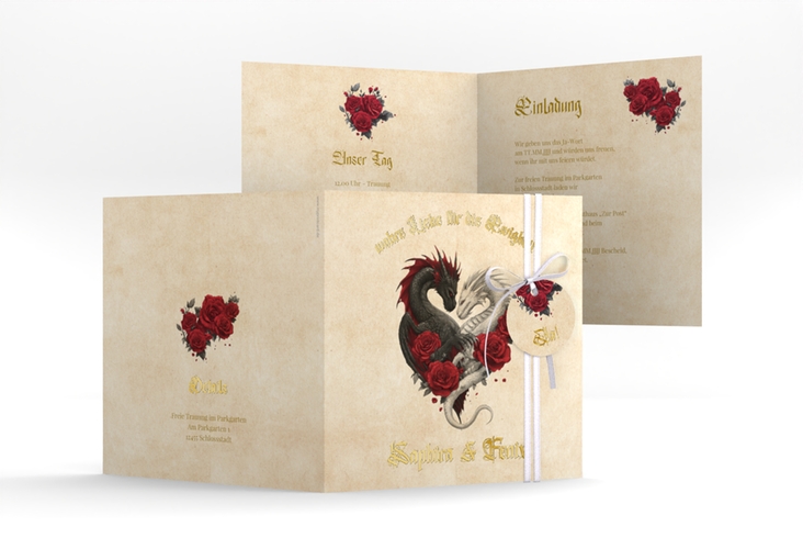Hochzeitseinladung Drachenliebe quadr. Klappkarte gold mit schwarzem und weißem Drachen zu einem Herz verschlungen