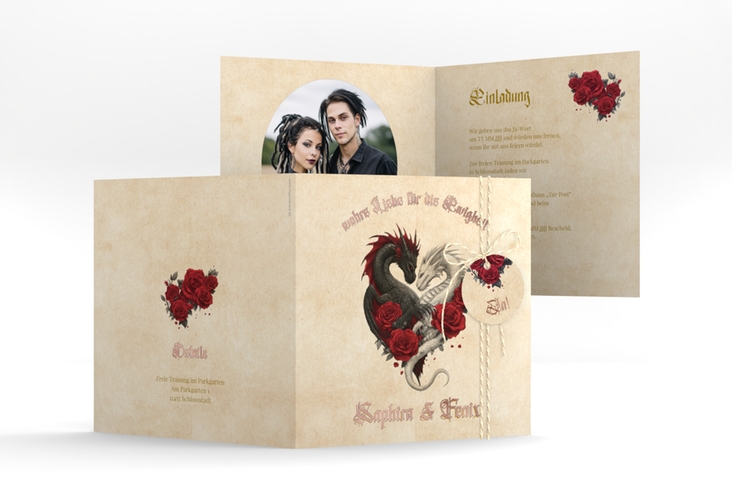 Hochzeitseinladung Drachenliebe quadr. Klappkarte rosegold mit schwarzem und weißem Drachen zu einem Herz verschlungen