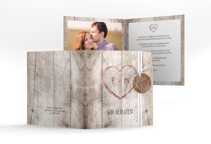Hochzeitseinladung Wood quadr. Klappkarte rosegold in Holz-Optik mit Herz und Initialen