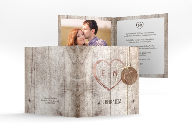 Hochzeitseinladung Wood quadr. Klappkarte rosegold in Holz-Optik mit Herz und Initialen