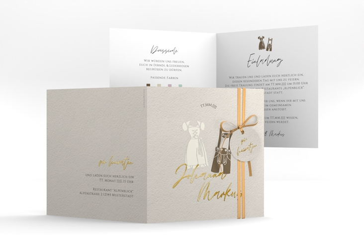Hochzeitseinladung Trachtenhochzeit quadr. Klappkarte gold mit Dirndl und Lederhose
