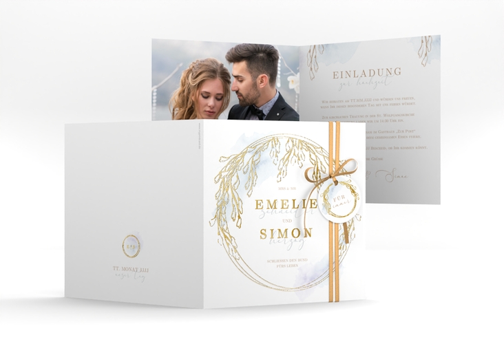 Hochzeitseinladung Wisteria quadr. Klappkarte gold mit Blumenbogen aus Blauregen