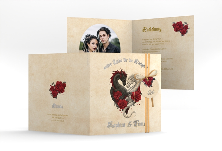 Hochzeitseinladung Drachenliebe quadr. Klappkarte silber mit schwarzem und weißem Drachen zu einem Herz verschlungen