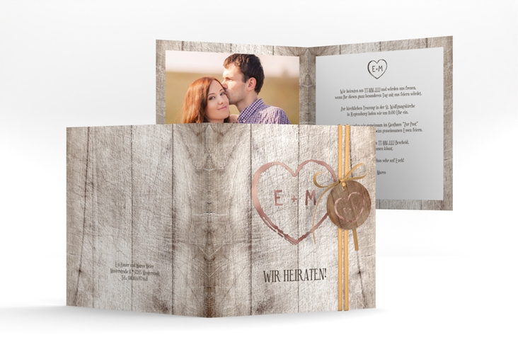 Hochzeitseinladung Wood quadr. Klappkarte rosegold in Holz-Optik mit Herz und Initialen