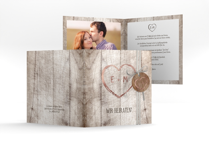 Hochzeitseinladung Wood quadr. Klappkarte rosegold in Holz-Optik mit Herz und Initialen