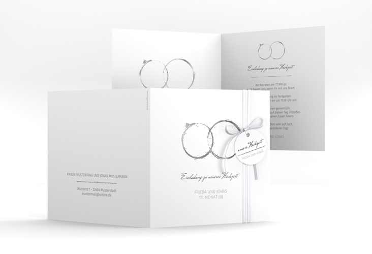 Hochzeitseinladung Trauringe quadr. Klappkarte grau silber minimalistisch gestaltet mit zwei Eheringen