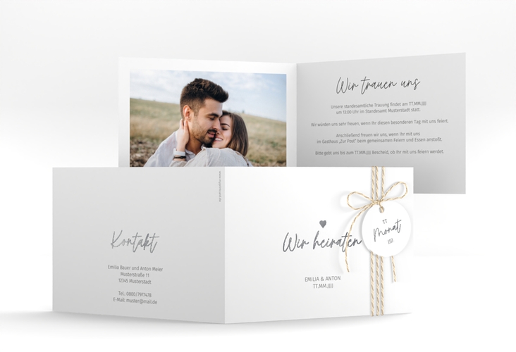 Hochzeitseinladung Herzschlag A6 Klappkarte quer silber schlicht und elegant mit Herzchen