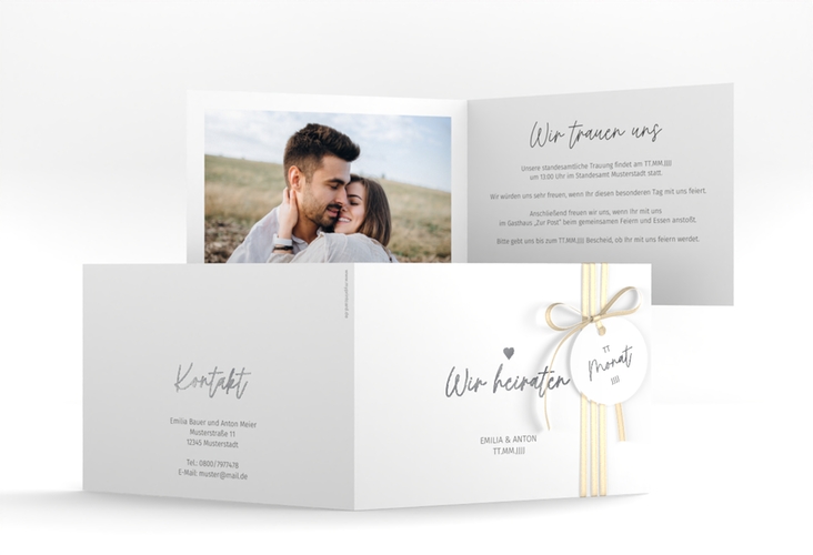 Hochzeitseinladung Herzschlag A6 Klappkarte quer silber schlicht und elegant mit Herzchen