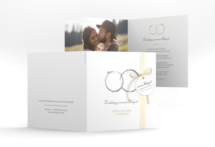 Hochzeitseinladung Trauringe quadr. Klappkarte gold silber minimalistisch gestaltet mit zwei Eheringen