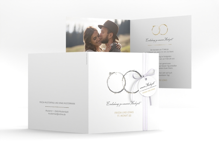 Hochzeitseinladung Trauringe quadr. Klappkarte gold silber minimalistisch gestaltet mit zwei Eheringen